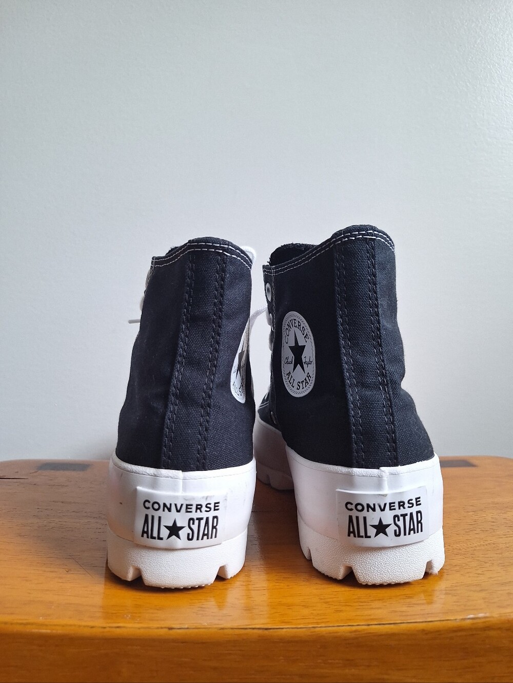 Converse Women's Chuck Taylor All Star High Lugged 'Black' Size 7 - Picture 3 of 12